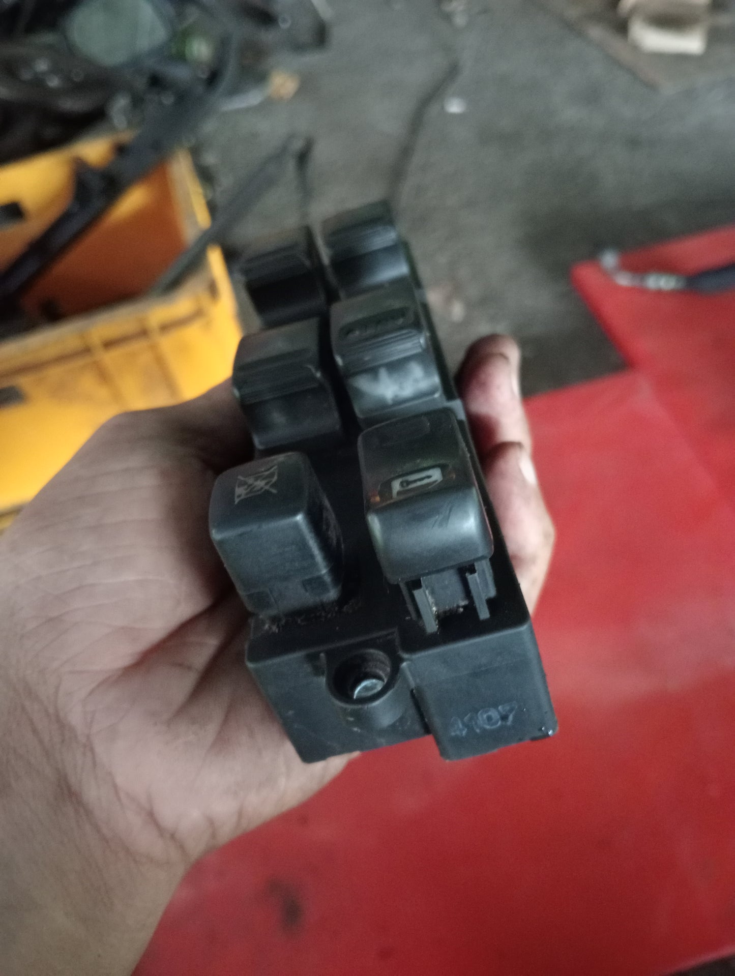 Nissan | X-Trail | Main Switch