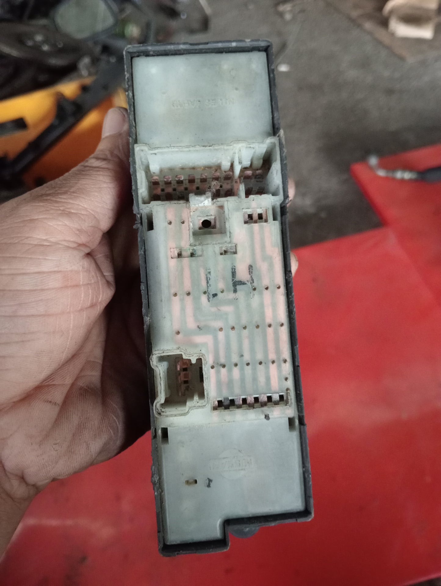 Nissan | X-Trail | Main Switch