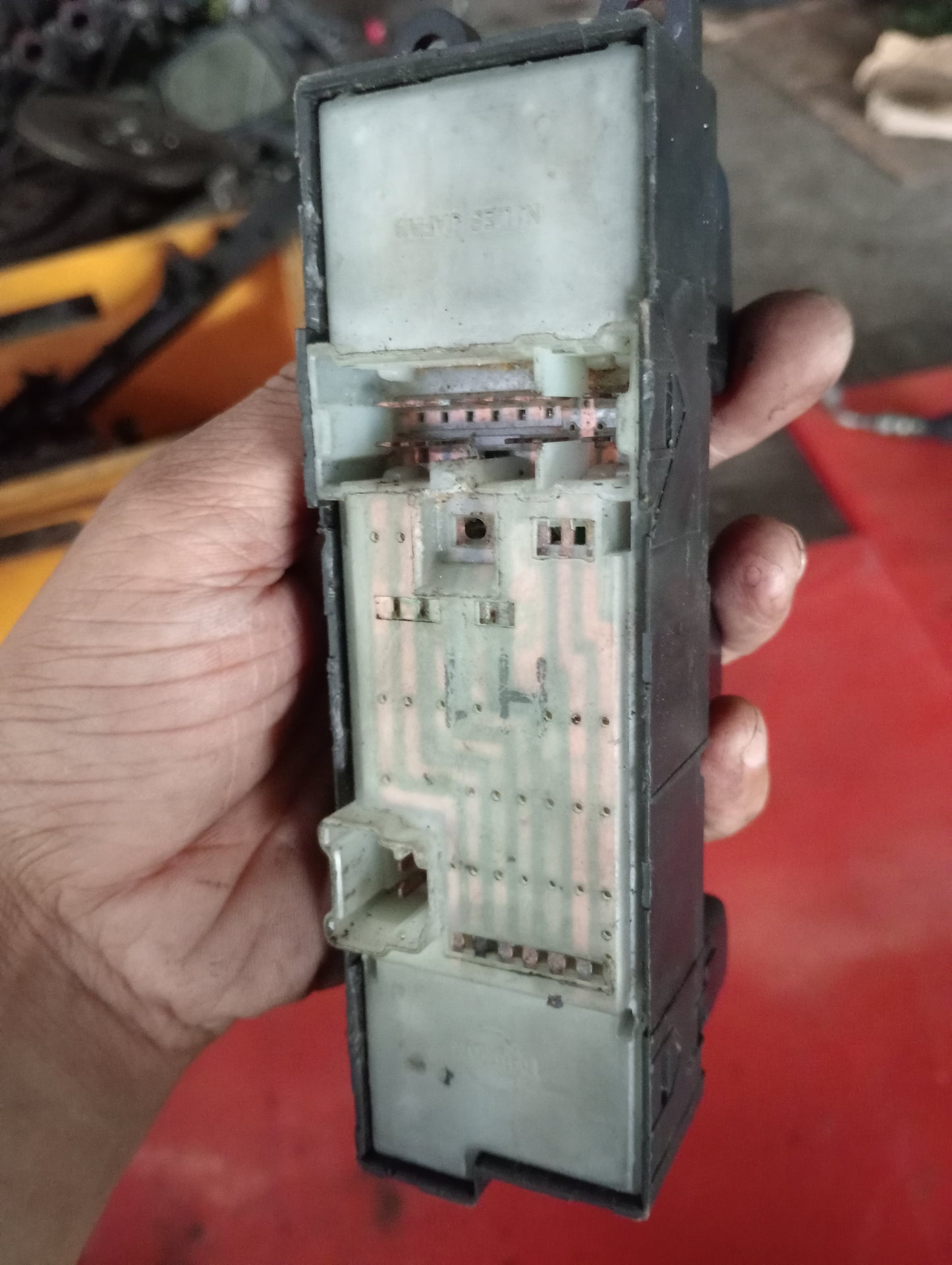Nissan | X-Trail | Main Switch