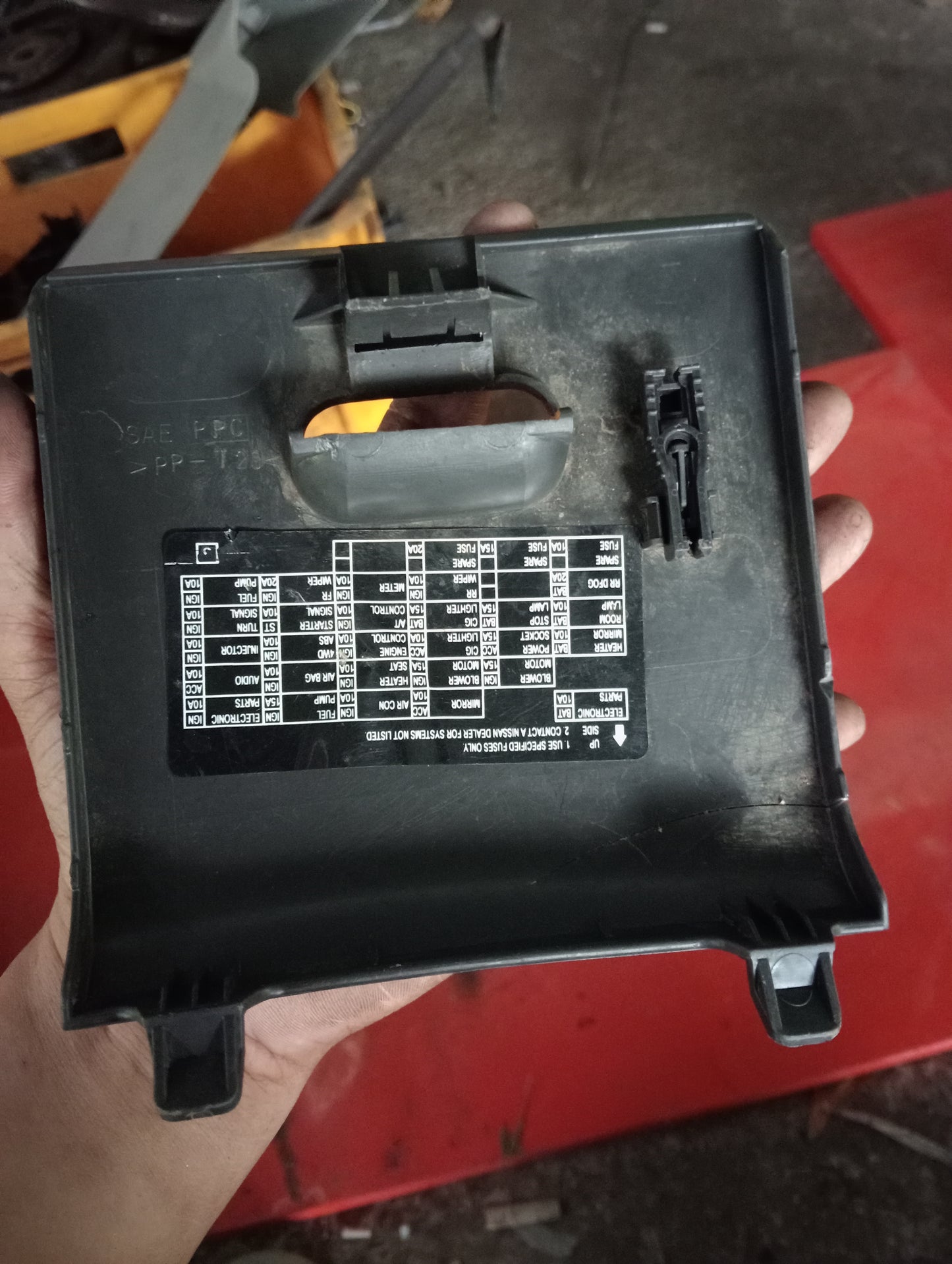 Nissan | X-Trail | Fuse box Dashboard Cover