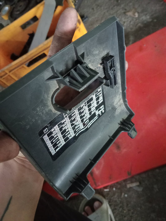 Nissan | X-Trail | Fuse box Dashboard Cover