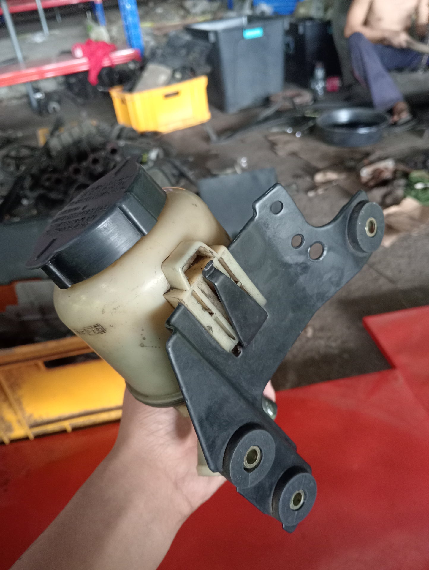 Nissan | X-Trail | Fluid Tank