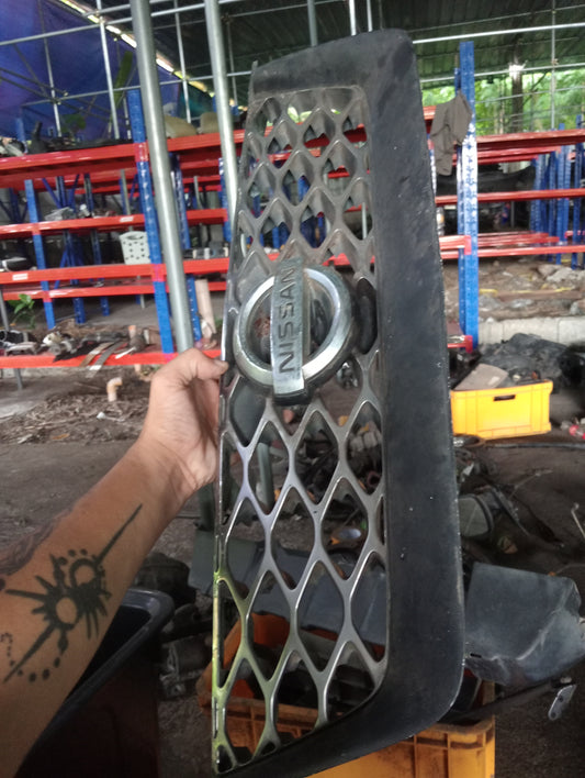 Nissan | X-Trail | Front Grill