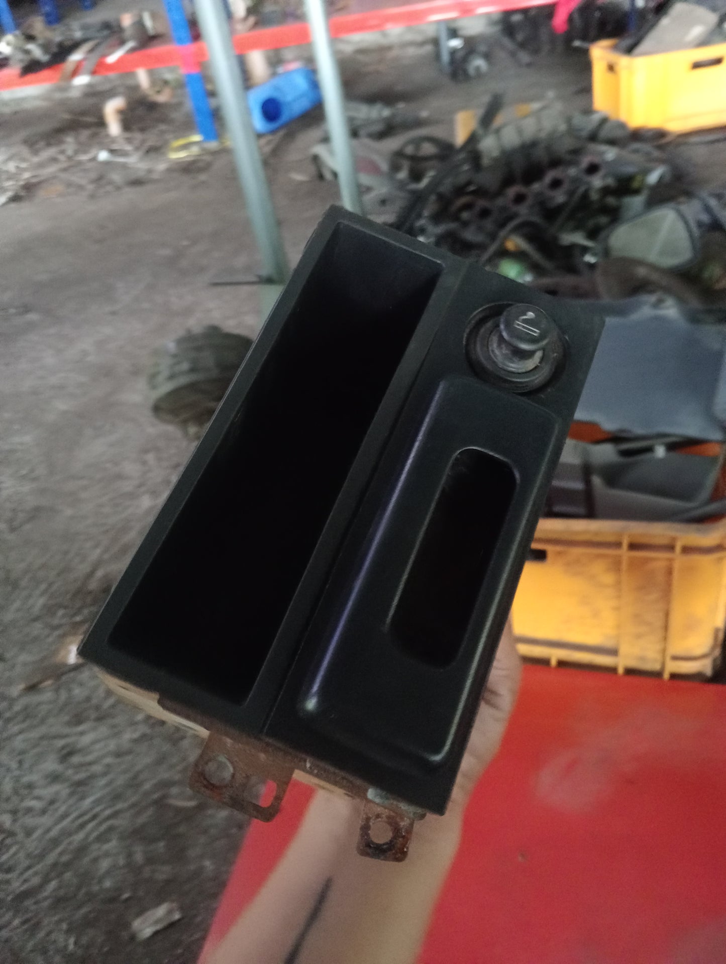 Nissan | X-Trail | Ashtray & Igniter