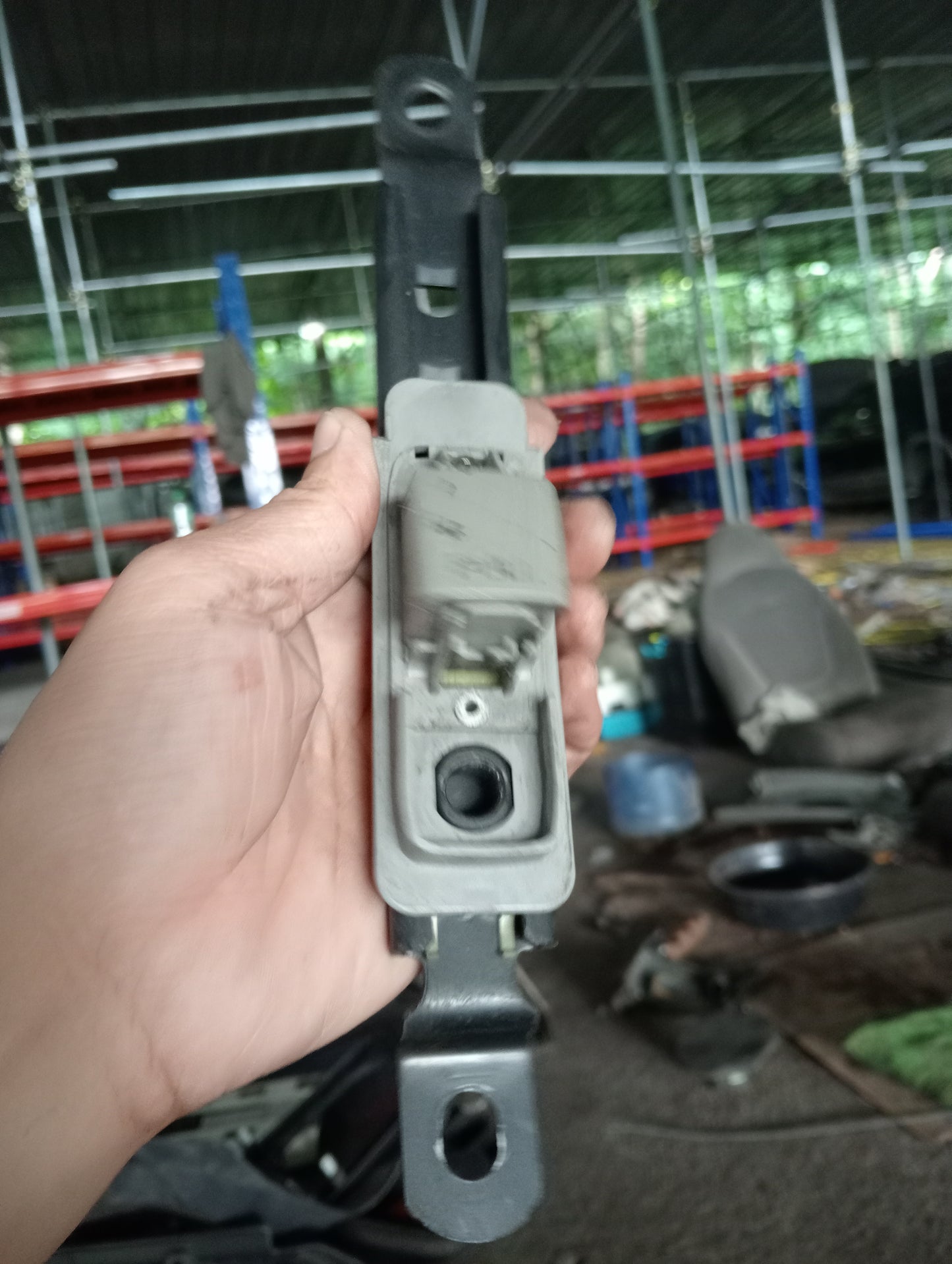 Nissan | X-Trail | Seat Belt Anchor Adjuster