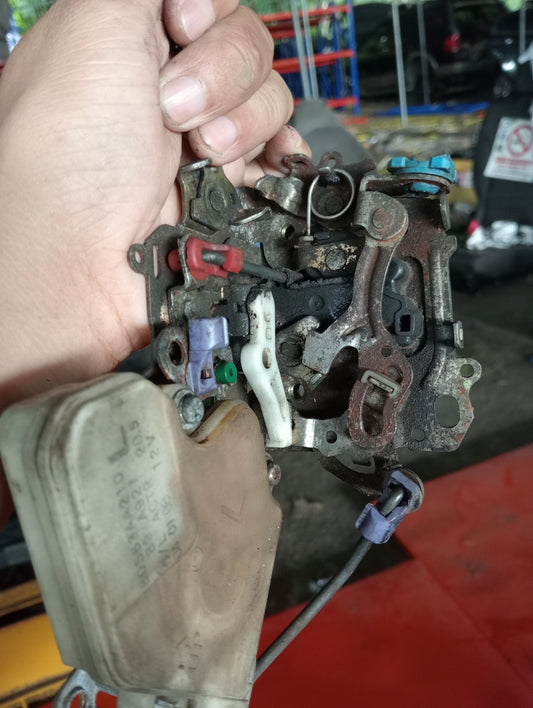 Nissan | X-Trail | Driver Side Door Lock Actuator