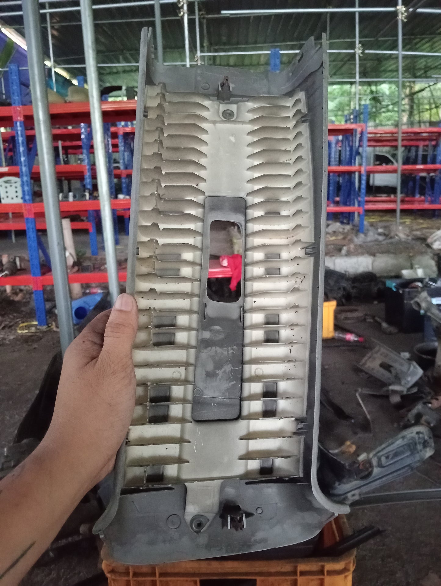 Nissan | X-Trail | Seat Belt Anchor Cover