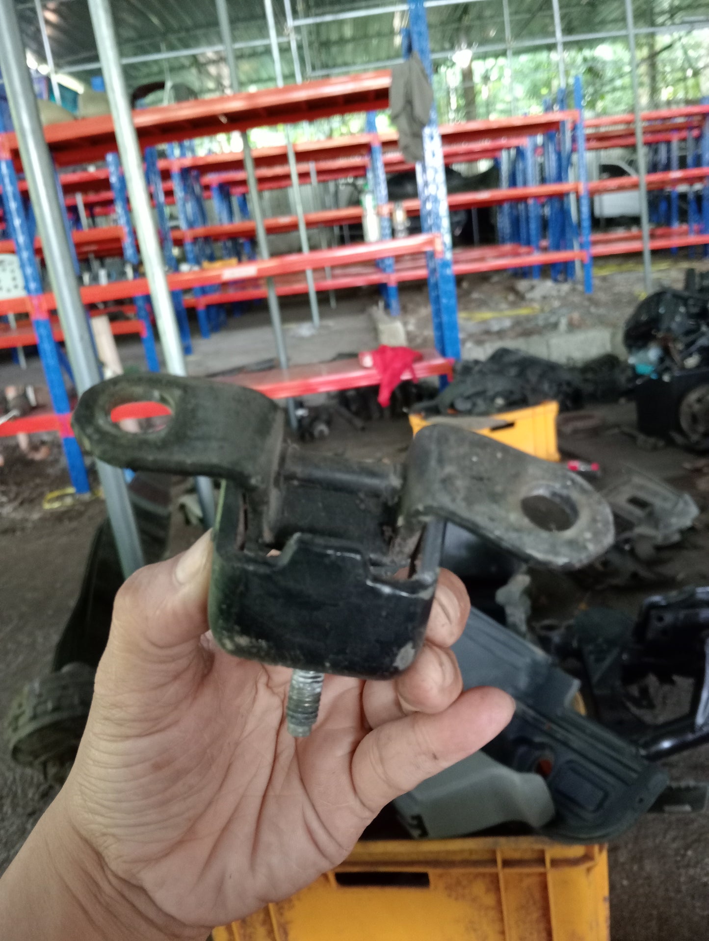Nissan | X-Trail | Door Hinge