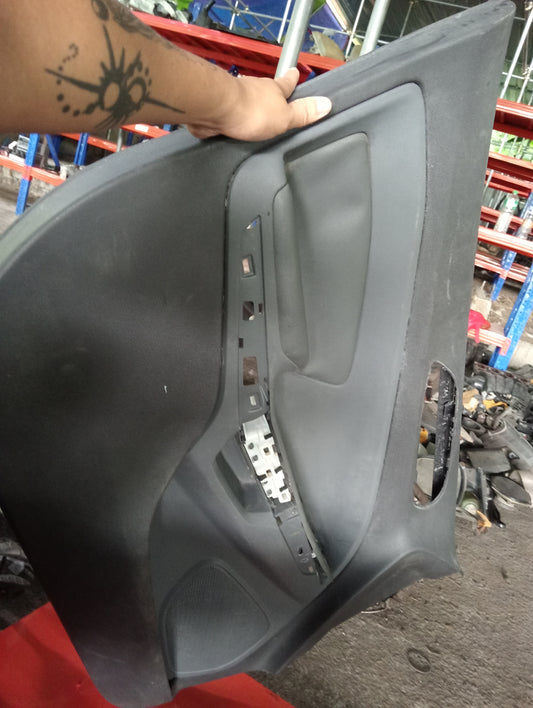 Ford Ecosport | Titanium | Front Driver Side Door Sidings