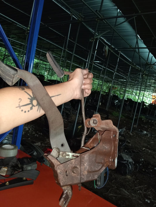 Chevrolet | Aveo | Accelerator & Brake Pedal Assembly