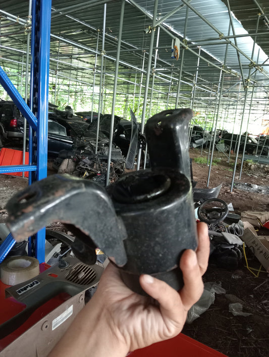 Ford Explorer | Eddie Bauer | Engine Support