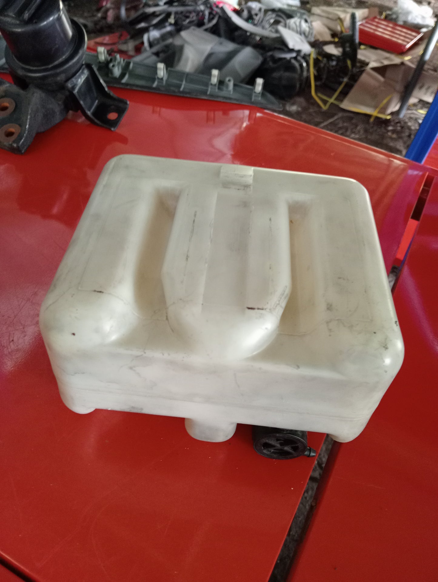 Mitsubishi | Cedia | Washer Tank With Motor (No Cap)