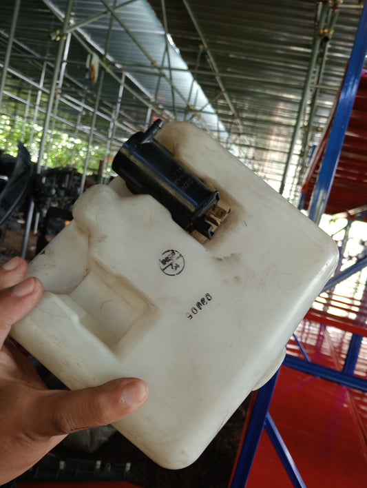 Mitsubishi | Cedia | Washer Tank With Motor (No Cap)