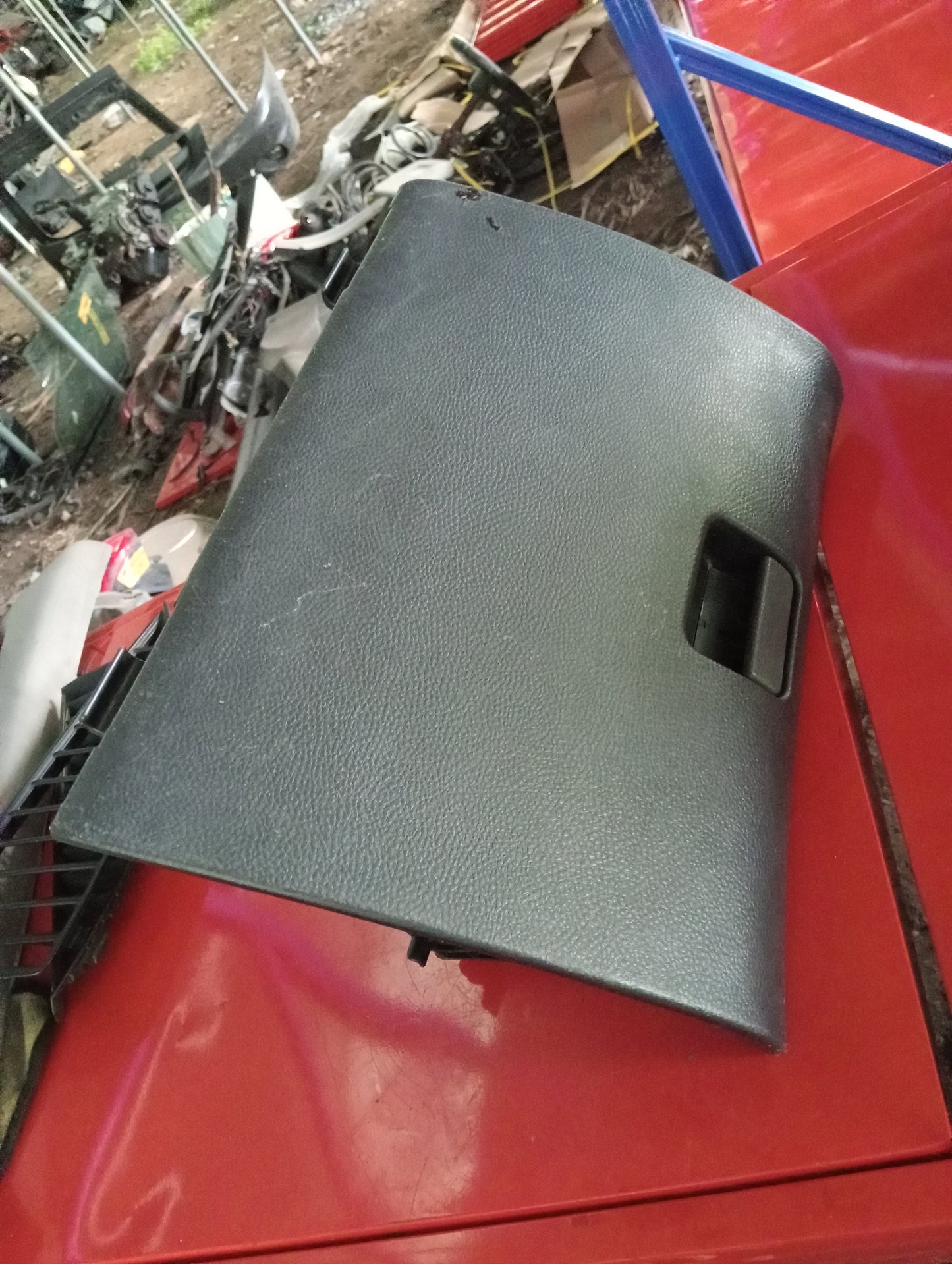 Mitsubishi | Cedia | Glove Box