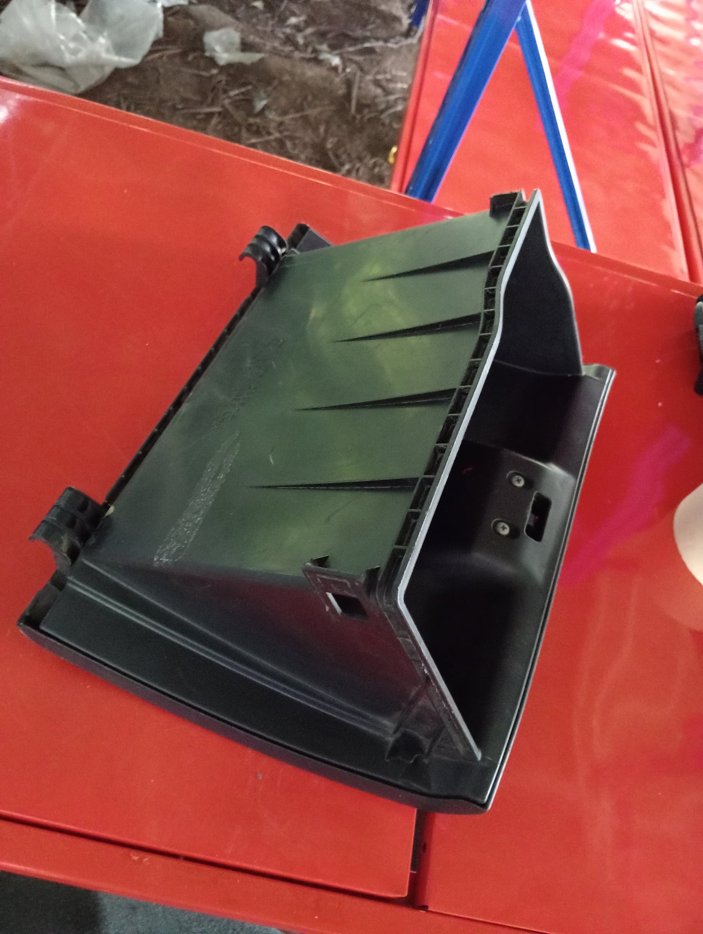 Mitsubishi | Cedia | Glove Box