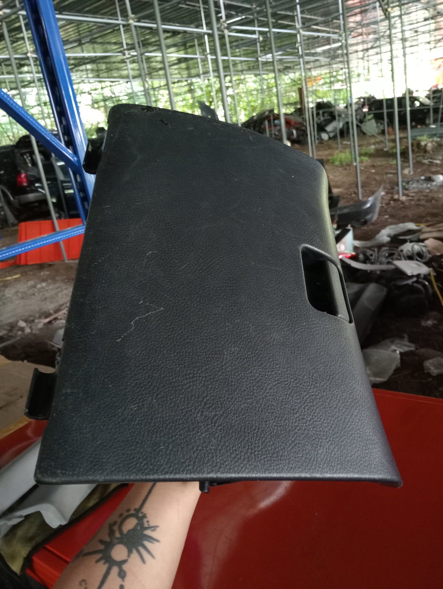 Mitsubishi | Cedia | Glove Box