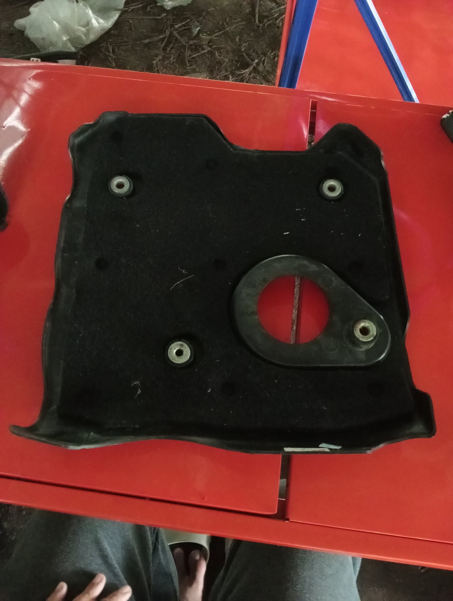 Mitsubishi | Cedia | Engine Cover