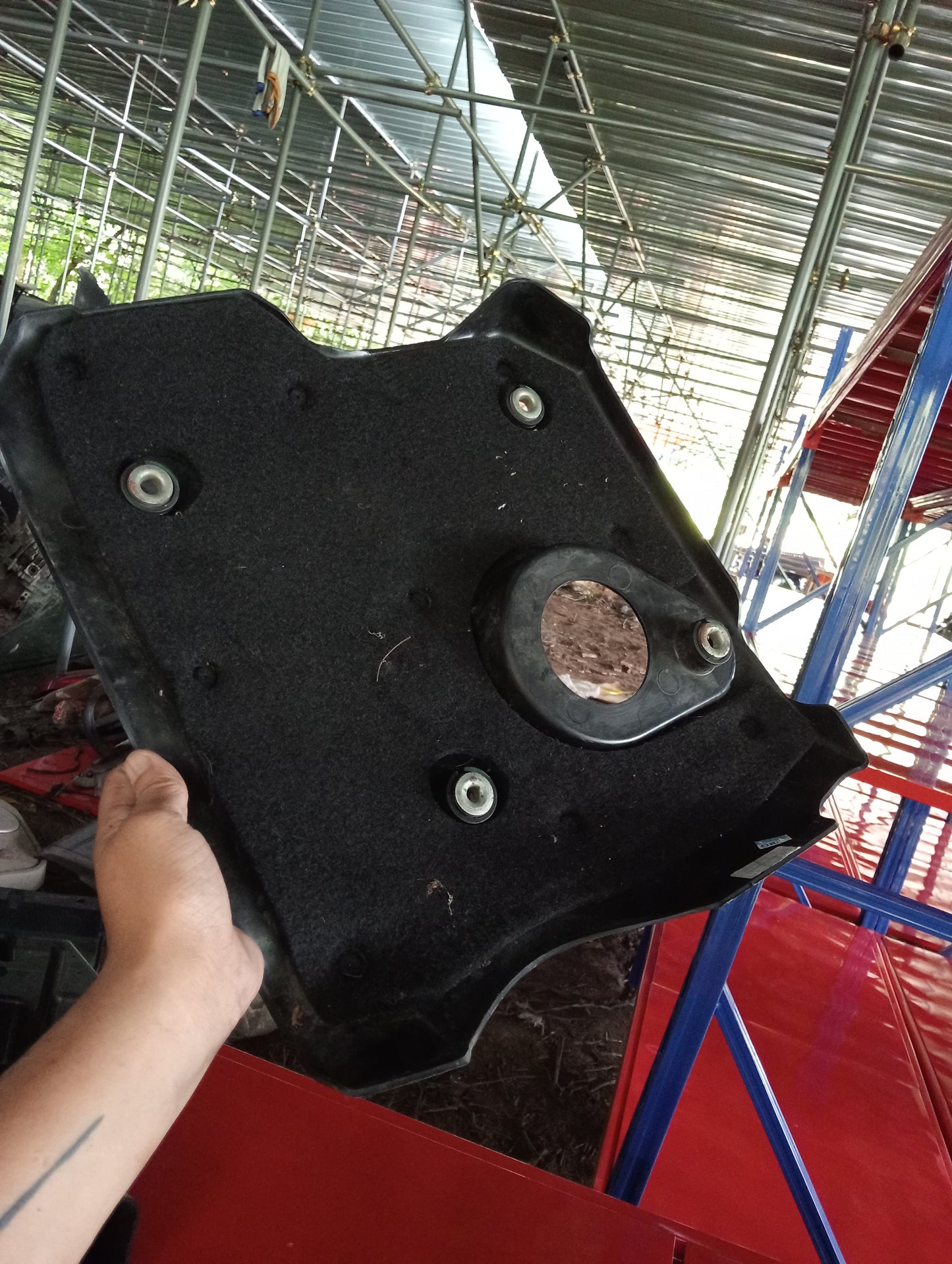 Mitsubishi | Cedia | Engine Cover