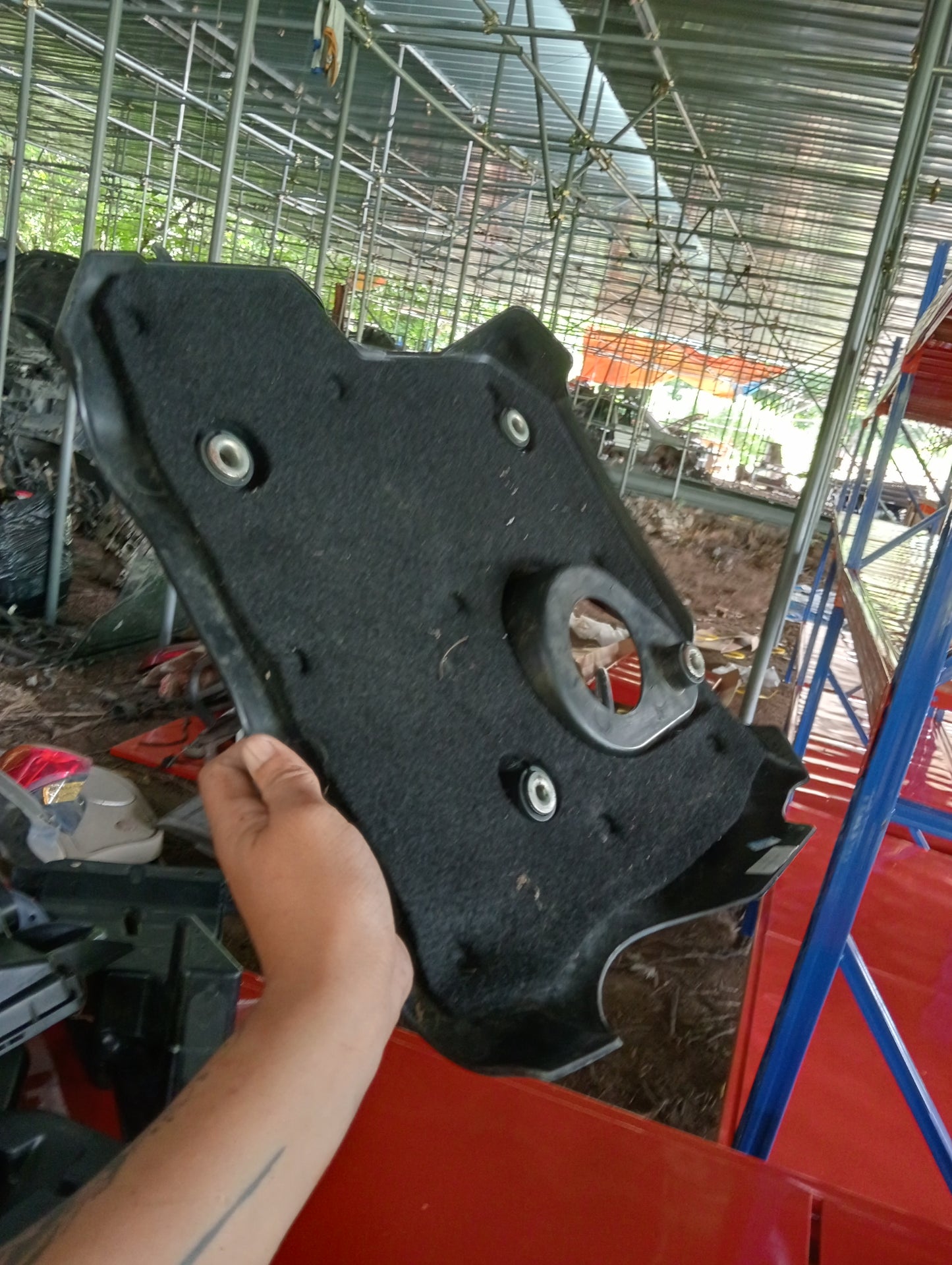 Mitsubishi | Cedia | Engine Cover