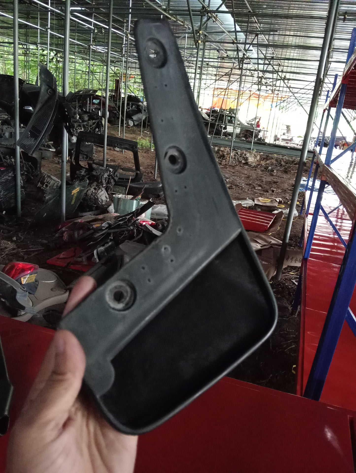 Mitsubishi | Cedia | Driver Side Mud Guard