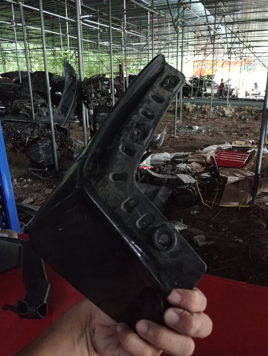 Mitsubishi | Cedia | Driver Side Mud Guard