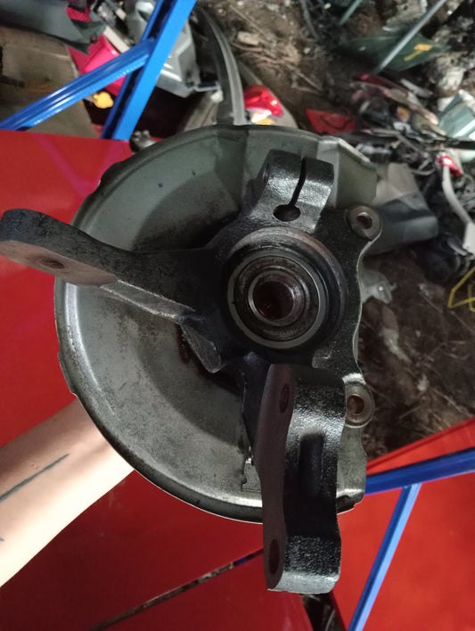 Mitsubishi | Cedia | Wheel Hub Spindle Passenger Side