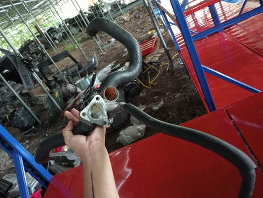 Mitsubishi | Cedia | Thermostat Housing With Hose