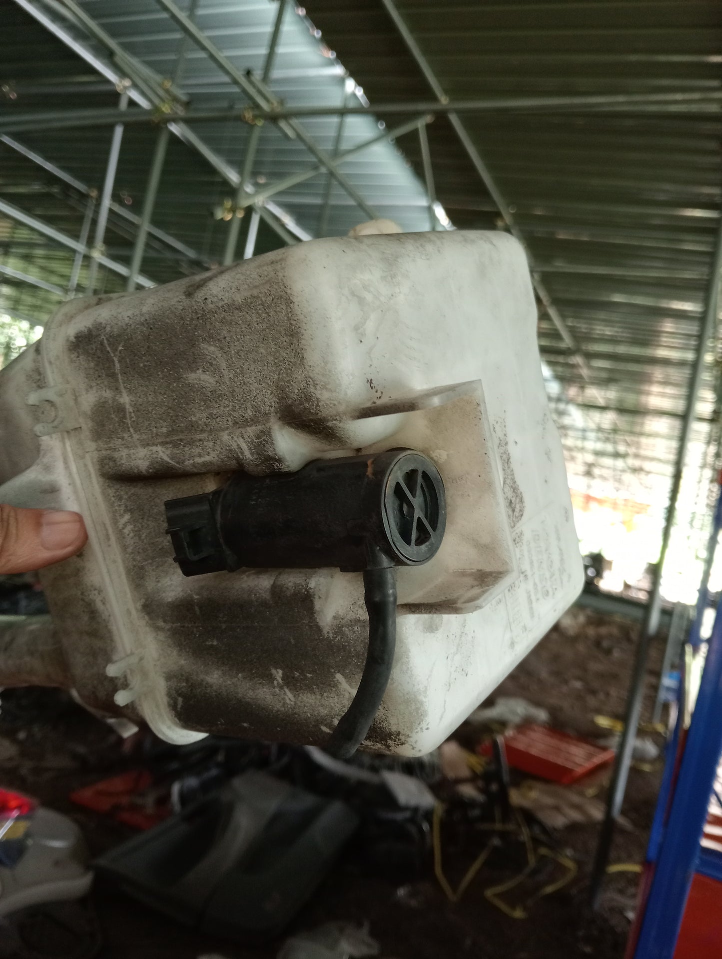 Toyota | Altis | 2005 | Washer Tank With Motor (No Cap)