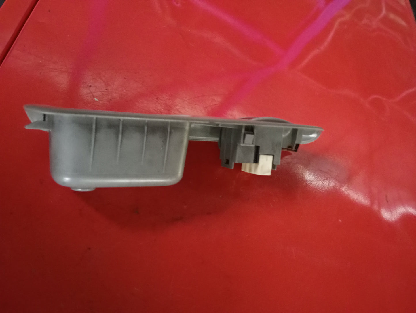 Toyota | Altis | 2005 | Window Switch With Cover Front Passenger Side
