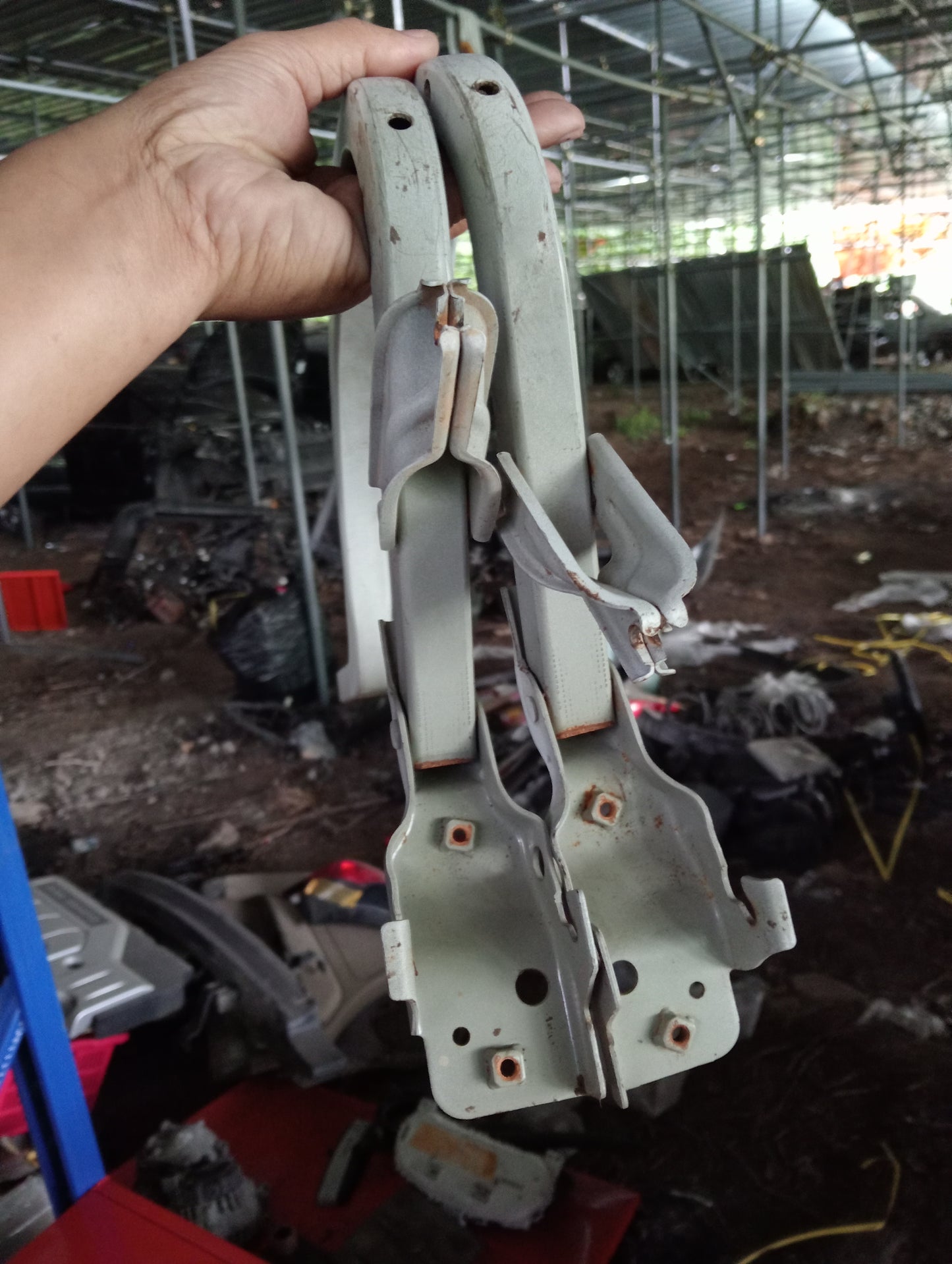 Hyundai Accent | CRDI | Trunk Bracket