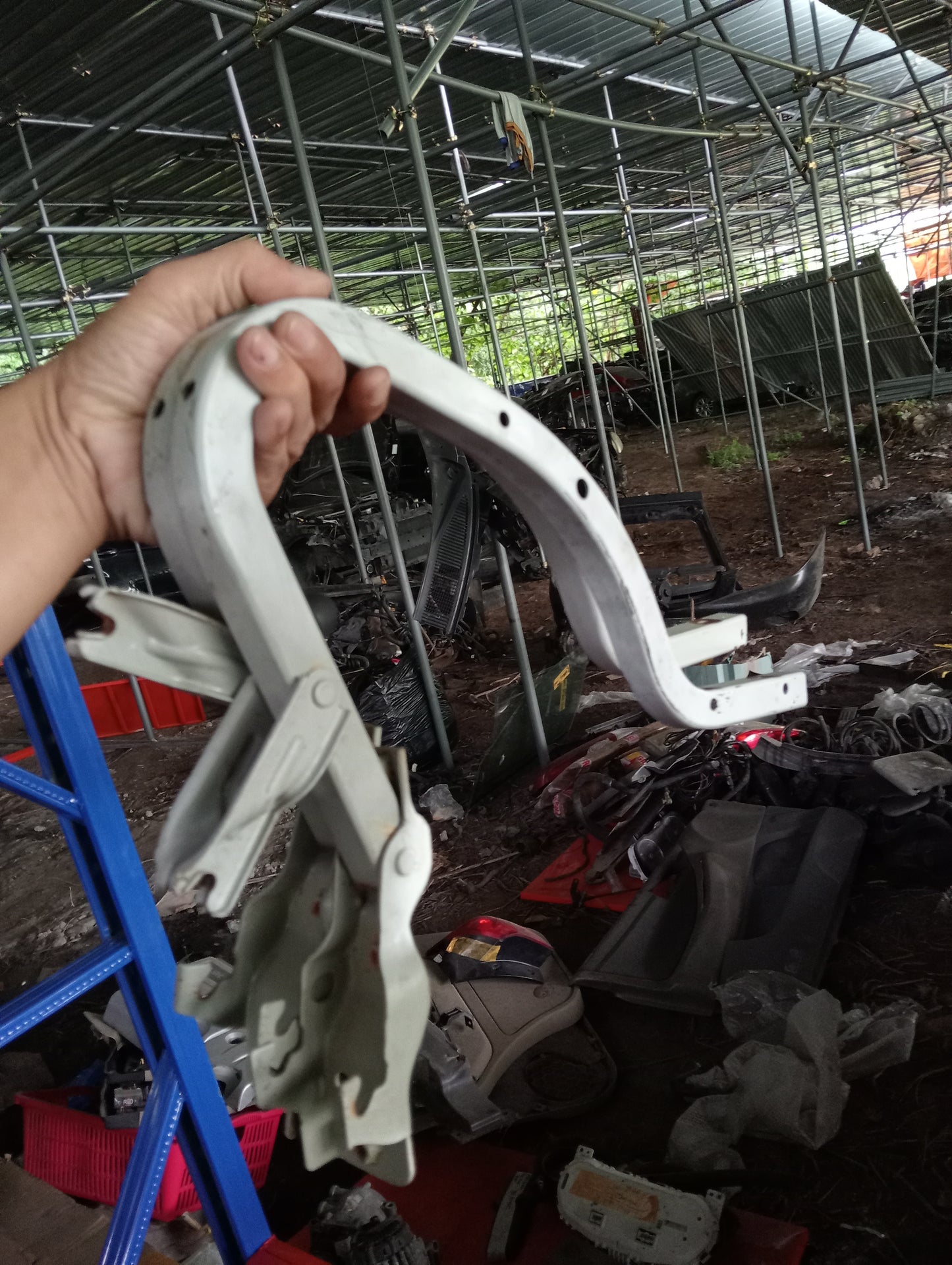 Hyundai Accent | CRDI | Trunk Bracket