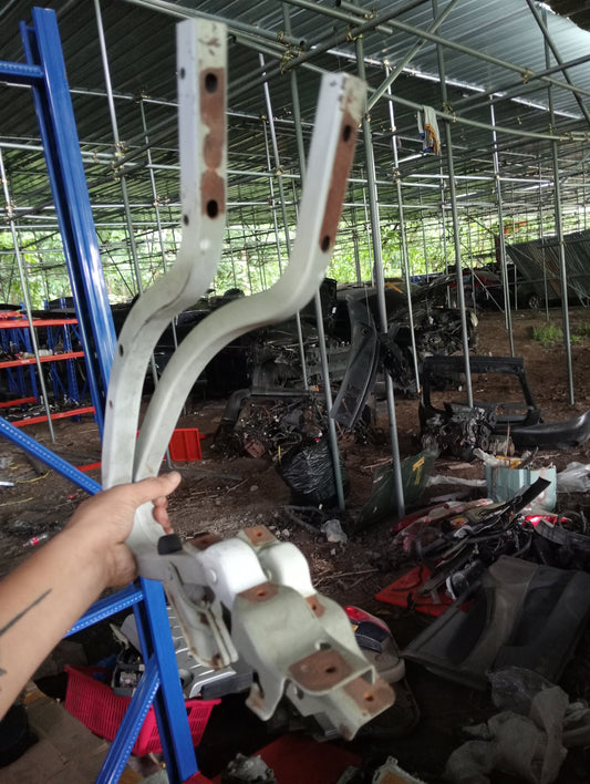 Hyundai Accent | CRDI | Trunk Bracket