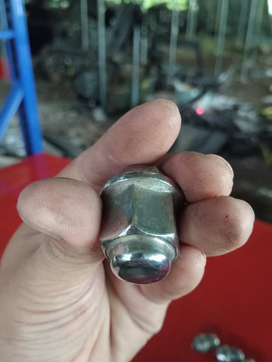 Hyundai Accent | CRDI | Stud nut