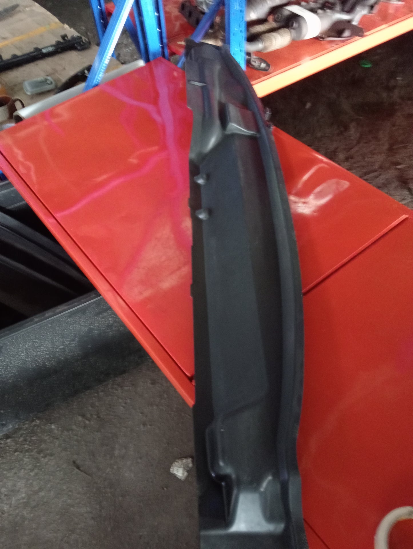 Ford Focus | 1.8 | Gas | Plastic Wiper Cover