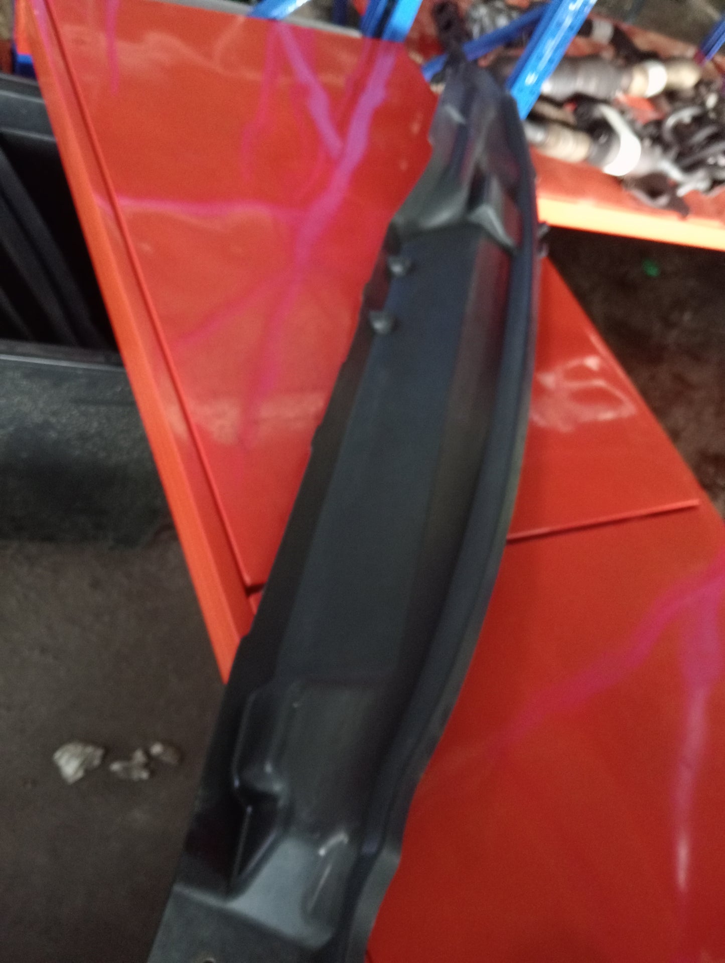 Ford Focus | 1.8 | Gas | Plastic Wiper Cover
