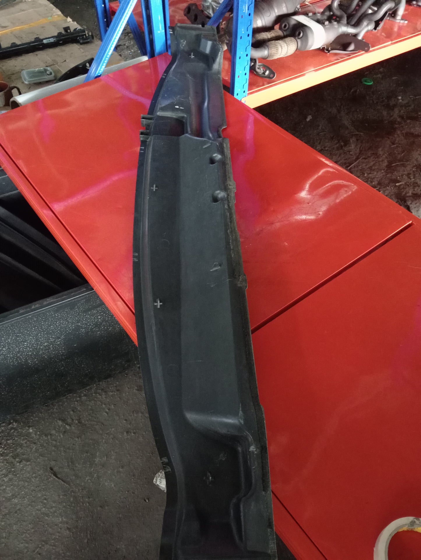Ford Focus | 1.8 | Gas | Plastic Wiper Cover