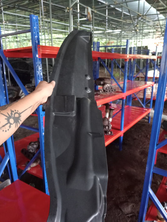 Ford Focus | 1.8 | Gas | Plastic Wiper Cover