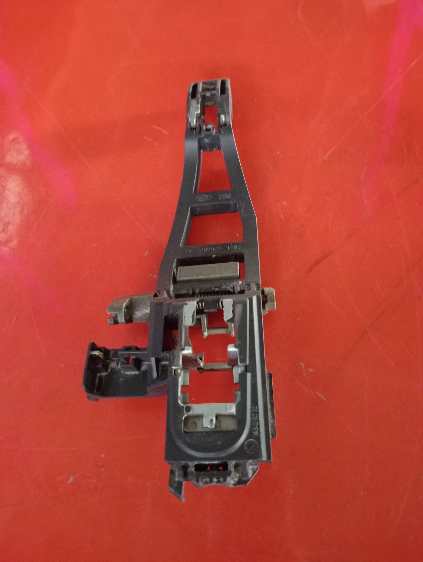 Ford Focus | 1.8 | Gas | Outer Door Handle Bracket