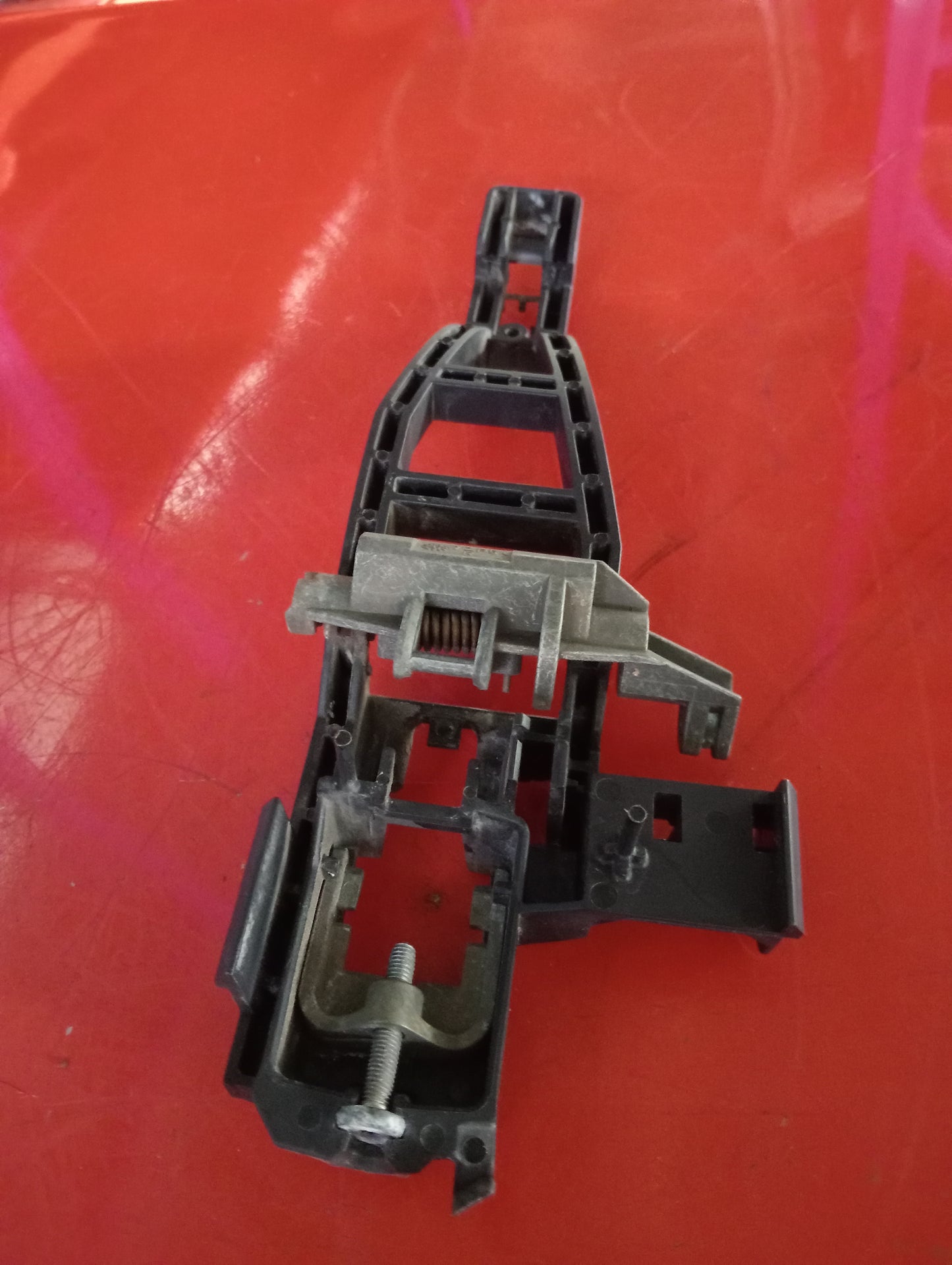 Ford Focus | 1.8 | Gas | Outer Door Handle Bracket