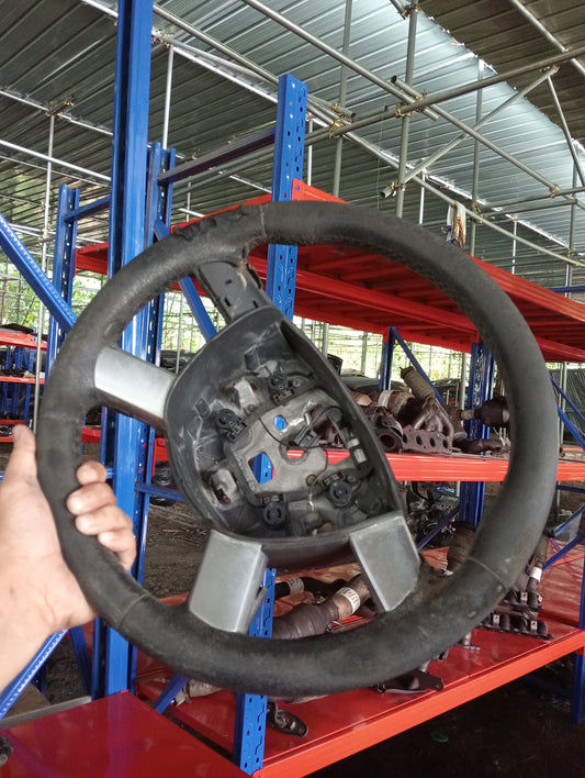 Ford Focus | 1.8 | Gas | Steering Wheel