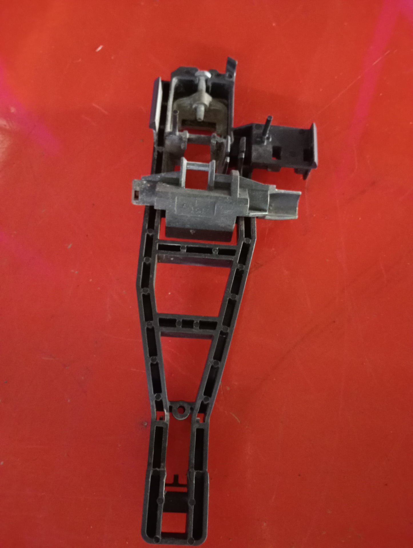 Ford Focus | 1.8 | Gas | Outer Door Handle Bracket
