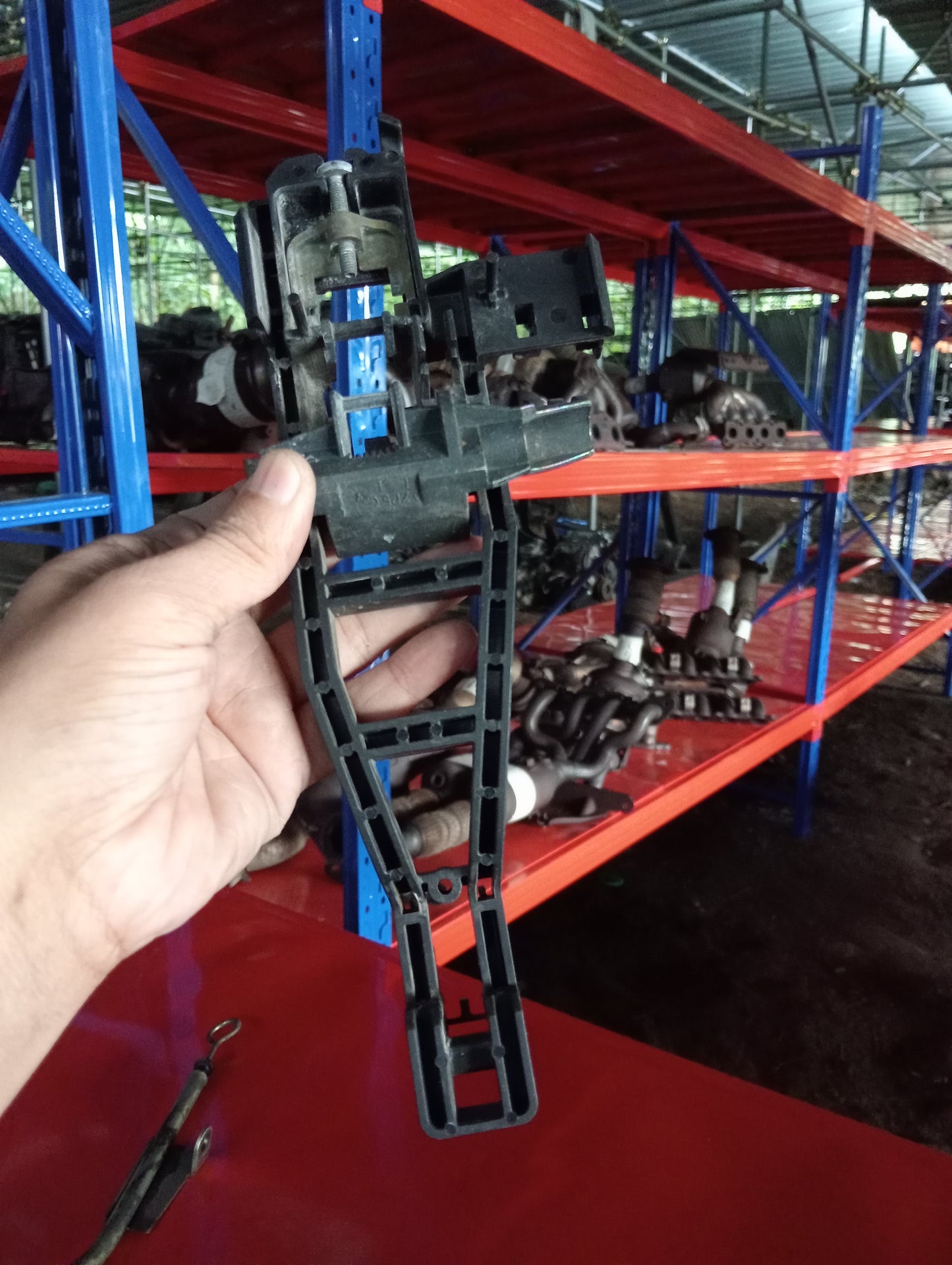 Ford Focus | 1.8 | Gas | Outer Door Handle Bracket