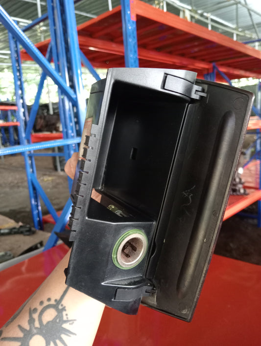 Ford Focus | 1.8 | Gas | Ashtray