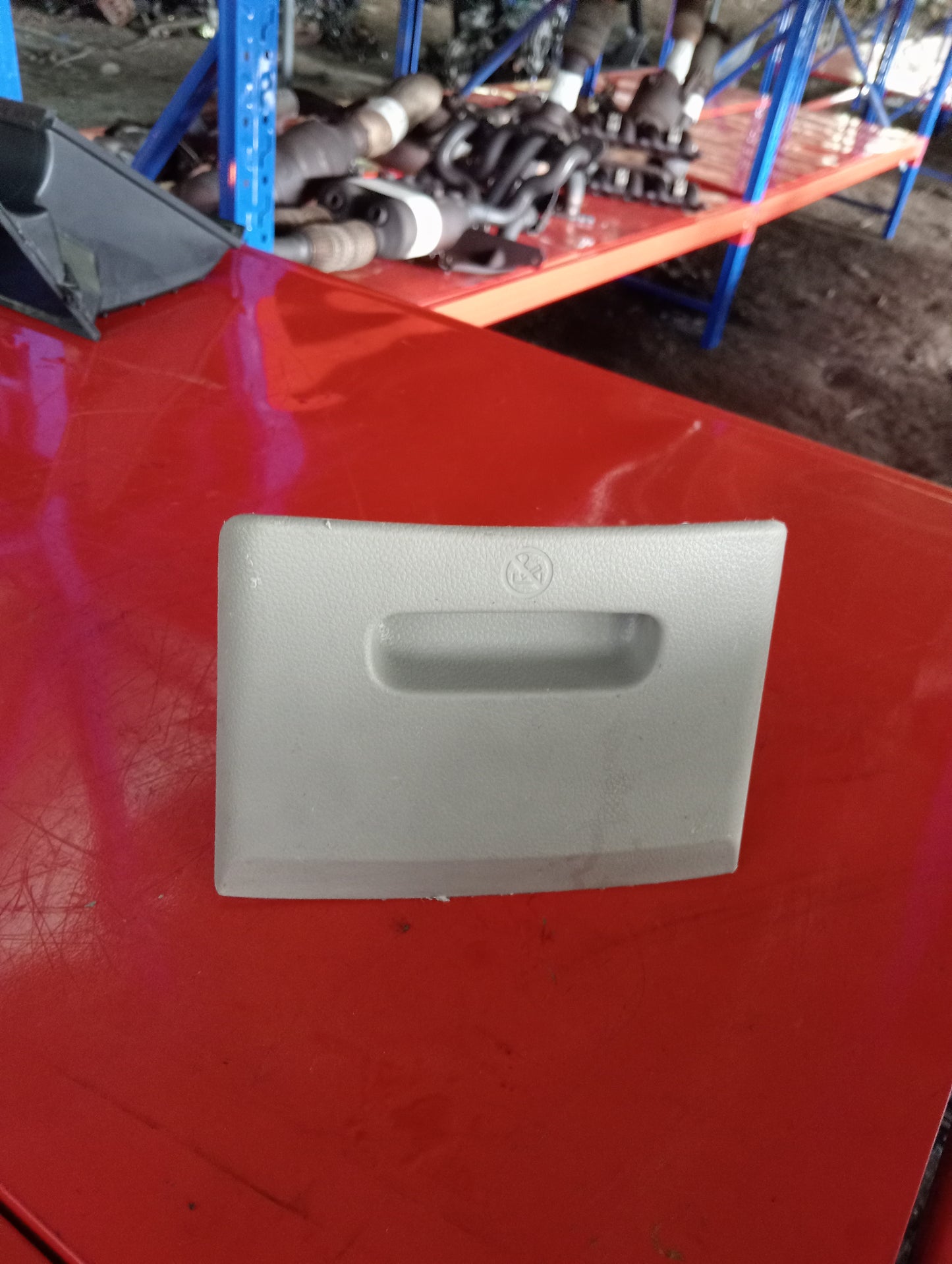 Ford Focus | 1.8 | Gas | Center Console Glove Box
