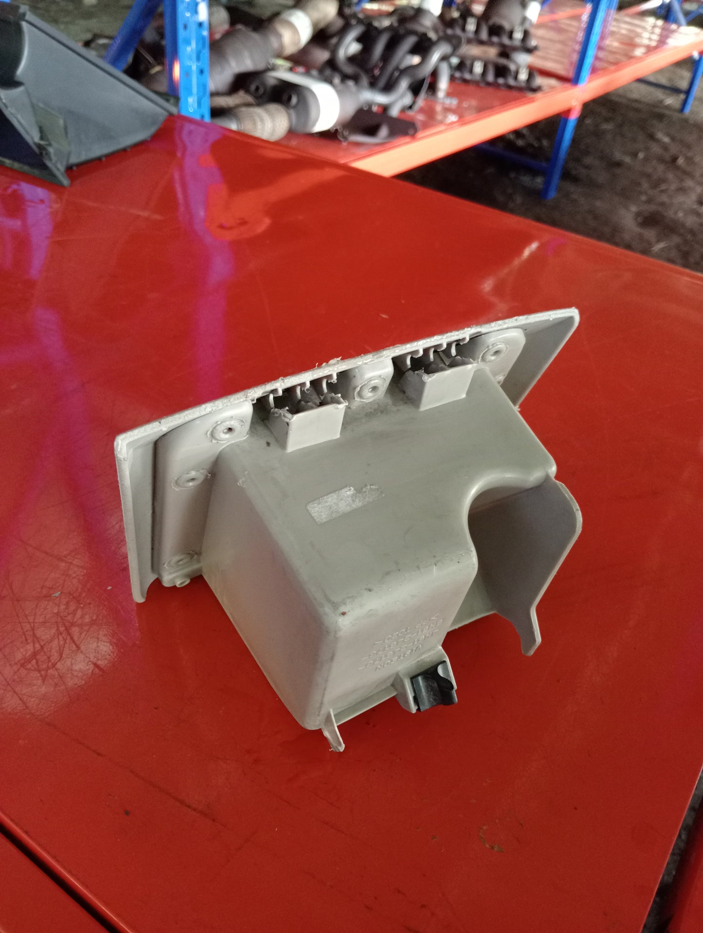 Ford Focus | 1.8 | Gas | Center Console Glove Box