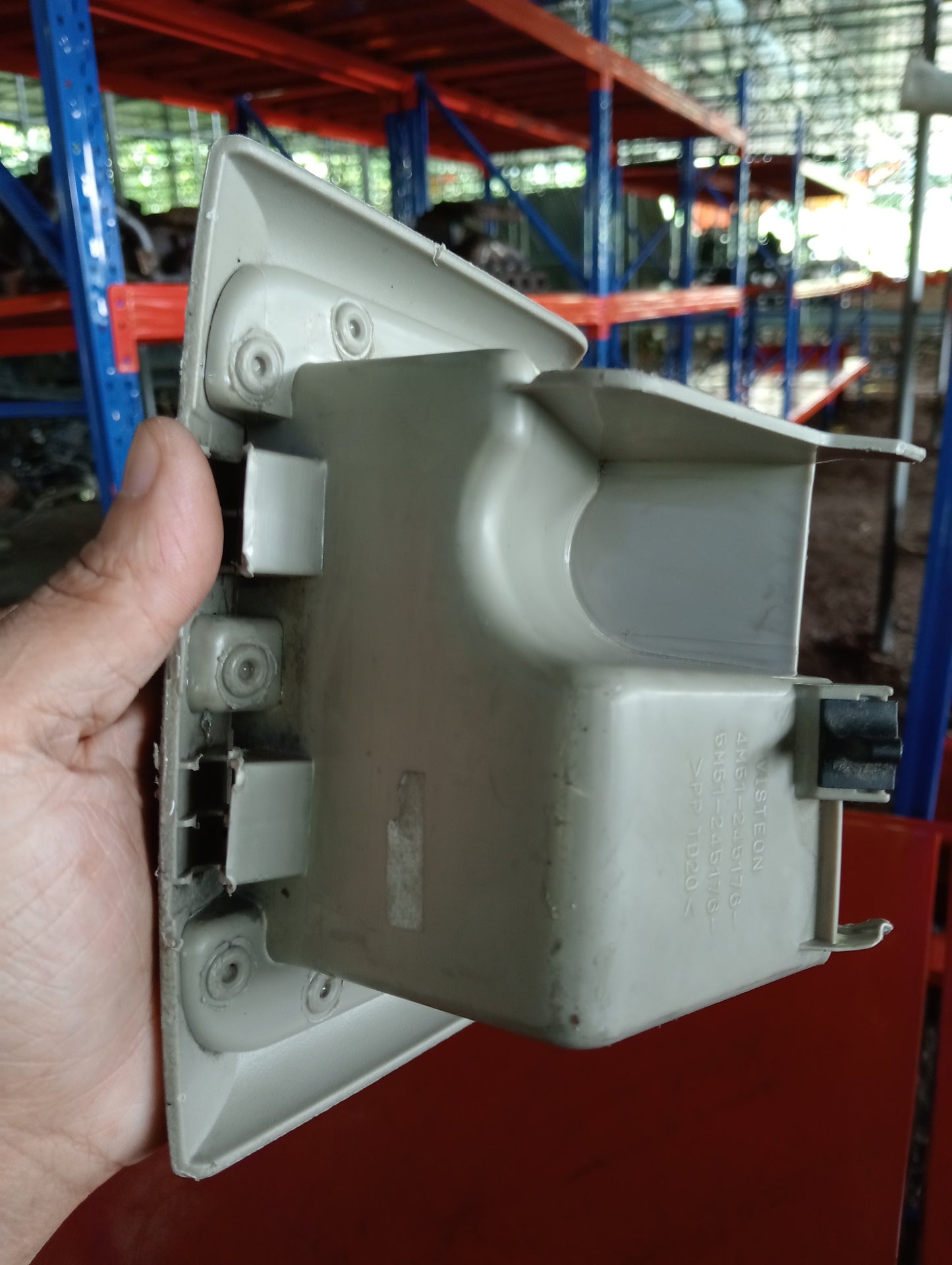 Ford Focus | 1.8 | Gas | Center Console Glove Box