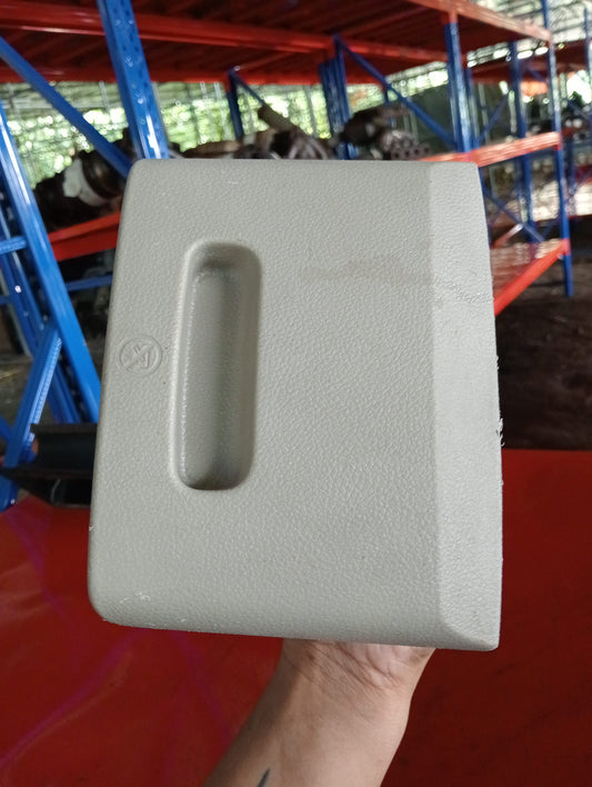 Ford Focus | 1.8 | Gas | Center Console Glove Box