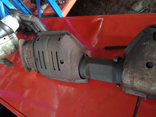 Ford Explorer | Eddie Bauer | Maroon | Catalytic