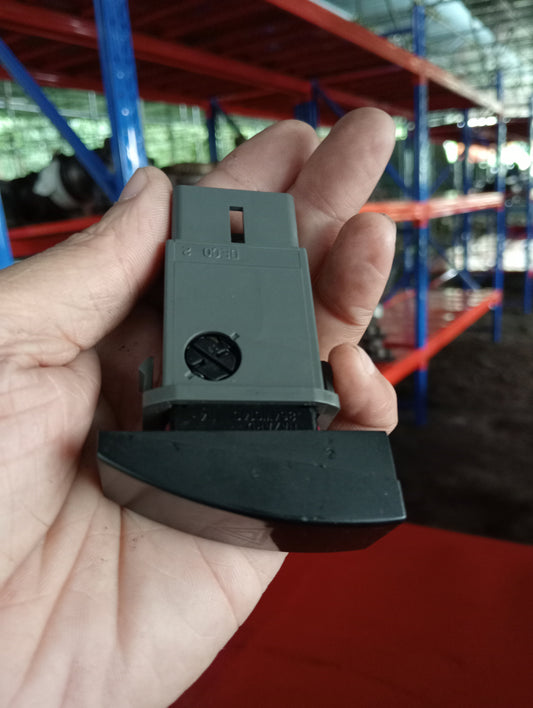 Chevrolet Optra | 1.6 | Hazard Switch