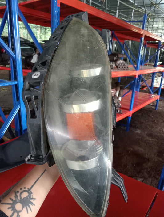 Mazda 3 | Headlight Passenger Side